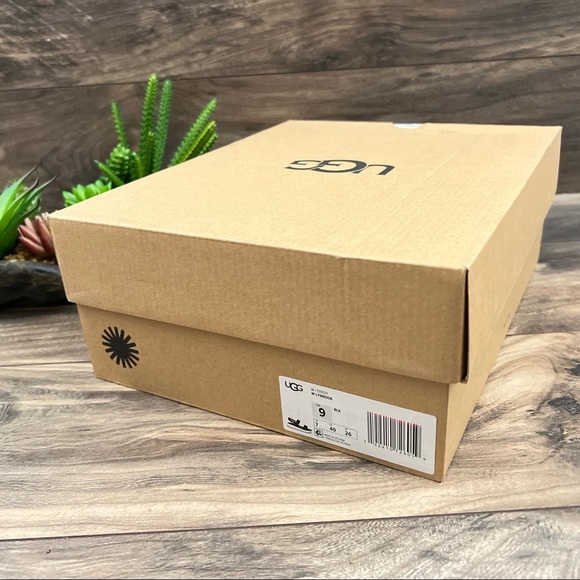 NIB UGG Lynnden Slingback Strappy Platform Sandal Black Suede 9 40 - Picture 10 of 12